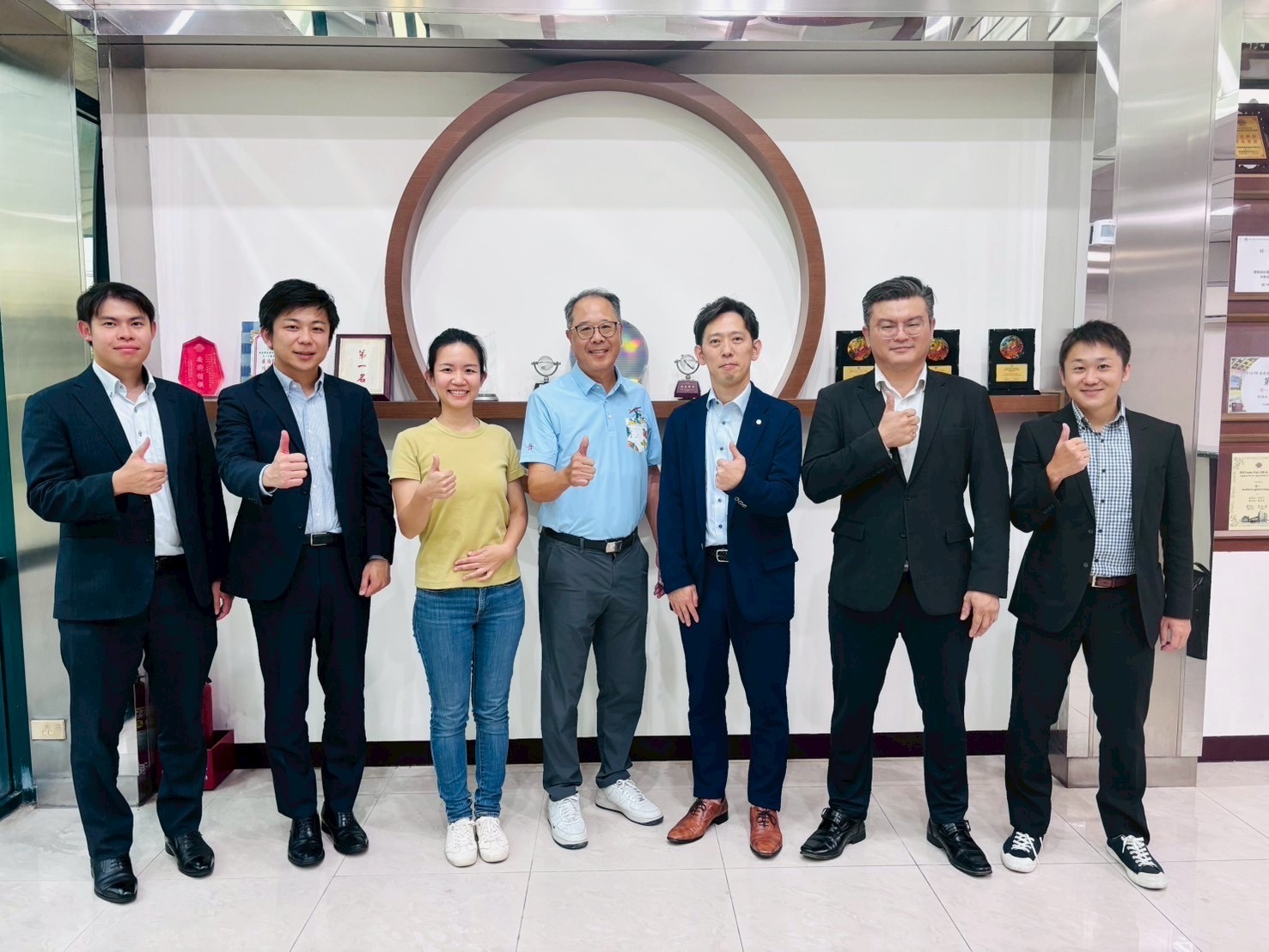 セミナー翌日に訪問した企業、同一工業股份有限公司の皆さんと。