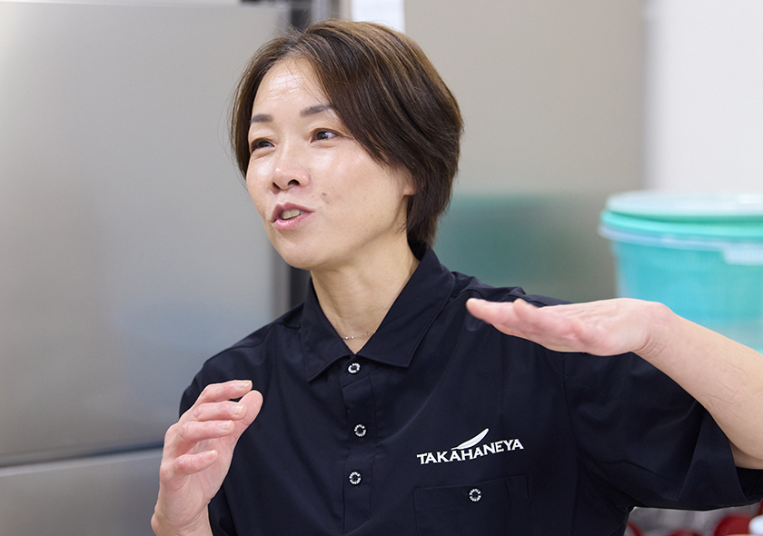 「個人的に大好きな大島甘夏を広めることがライフワーク」と話す、鷹羽屋事業パートナーの久保さん。